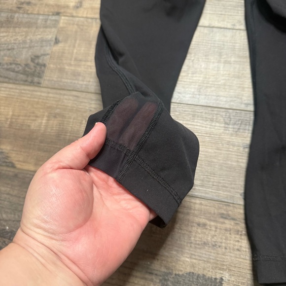 Lululemon Train Times 7/8 Pant Leggings Women's Size 6
Black Mesh Yoga Athletic - Picture 8 of 12